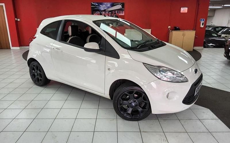 Used Ford Ka Zetec 69 HP (50 kW) 2016 White Hatchback