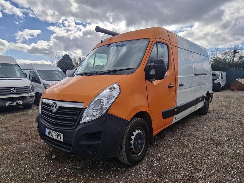 Second-hand Vauxhall Movano 130 CP (95 kW) 2017 Alb Monovolum