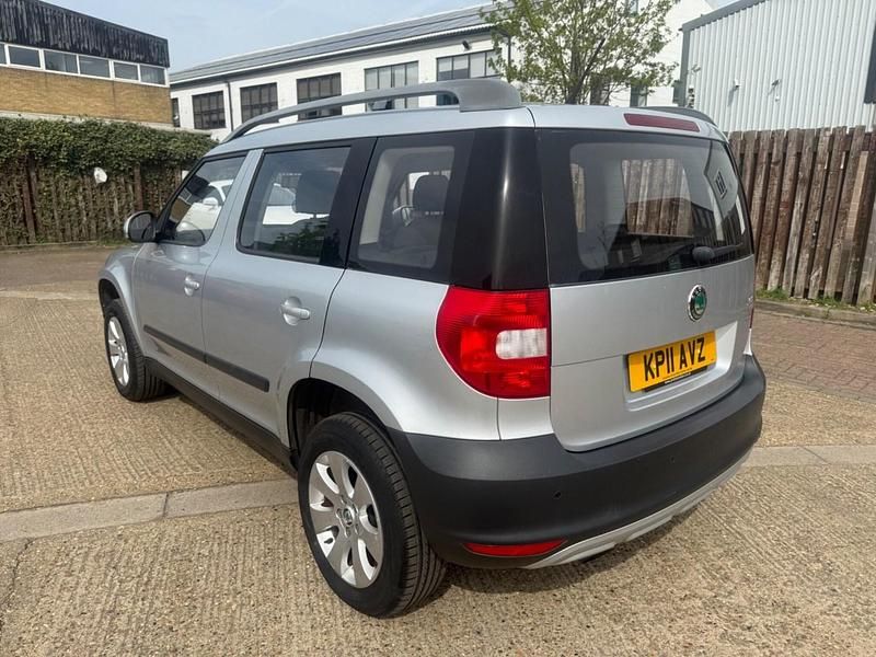 Used Skoda Yeti 105 HP (77 kW) 2011 Silver SUV