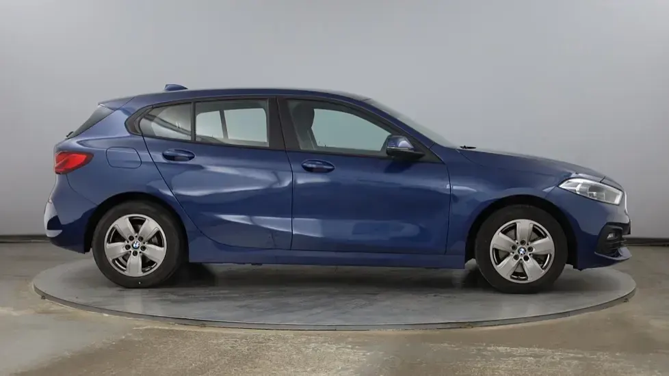 Used BMW 118 Sport Line 134 HP (98 kW) 2022 Blue Hatchback