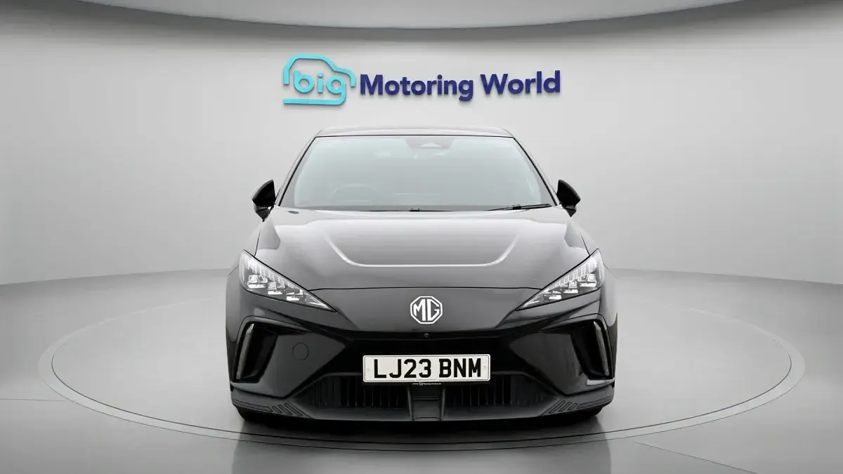 Begagnad MG MG4 EV Trophy 319 kW (435 HK) 2023 Svart Halvkombi