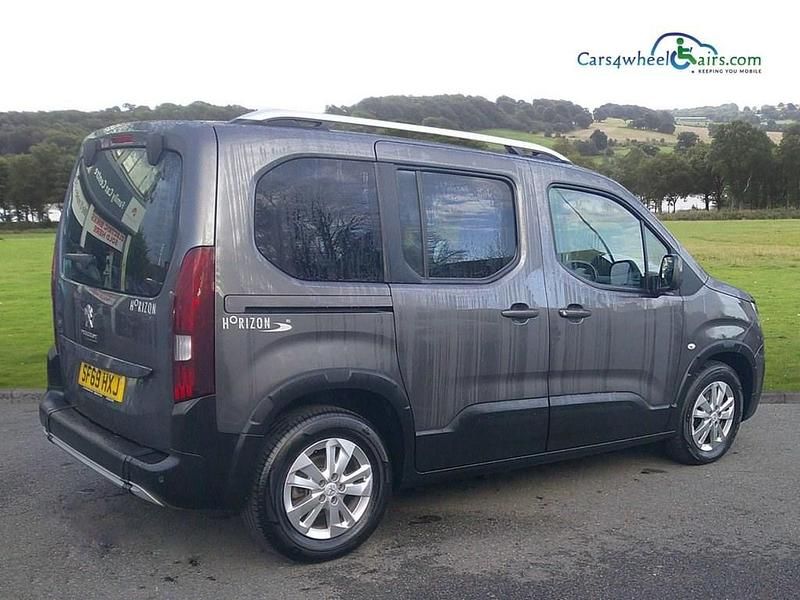 Second-hand Peugeot Rifter Allure 129 CP (94 kW) 2019 Gri Monovolum