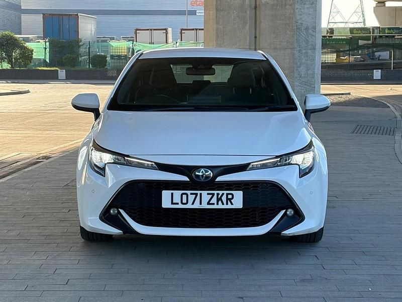 Used Toyota Corolla 122 HP (89 kW) 2022 White Hatchback