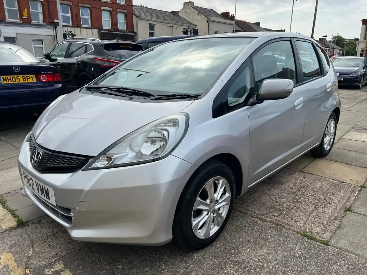 Used Honda Jazz ES 99 HP (72 kW) 2012 Silver Hatchback