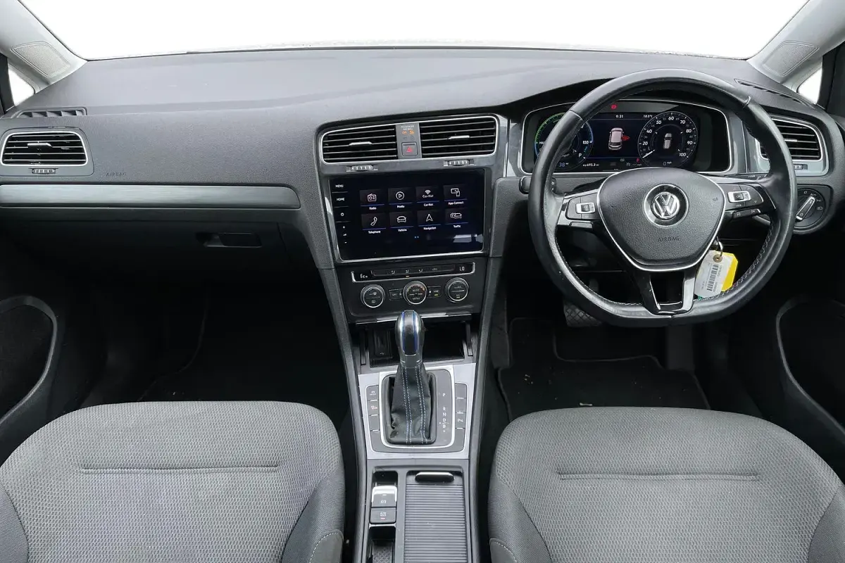 Used VW e-Golf 99 kW (135 HP) 2019 White Hatchback