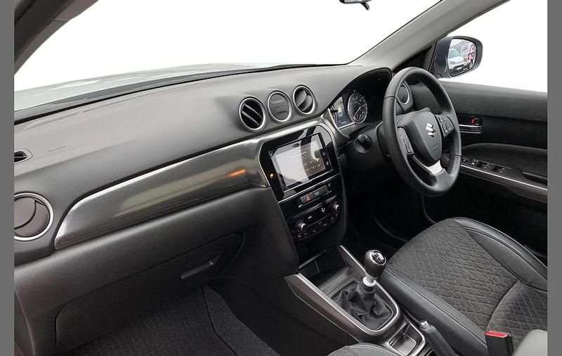 Used Suzuki Vitara SZ5 127 HP (93 kW) 2022 Silver SUV