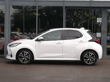 Used Toyota Yaris Design 116 HP (85 kW) 2022 White Hatchback