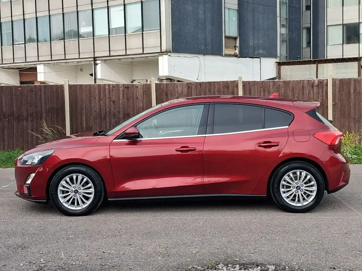 Used Ford Focus Titanium 125 HP (91 kW) 2020 Red Hatchback