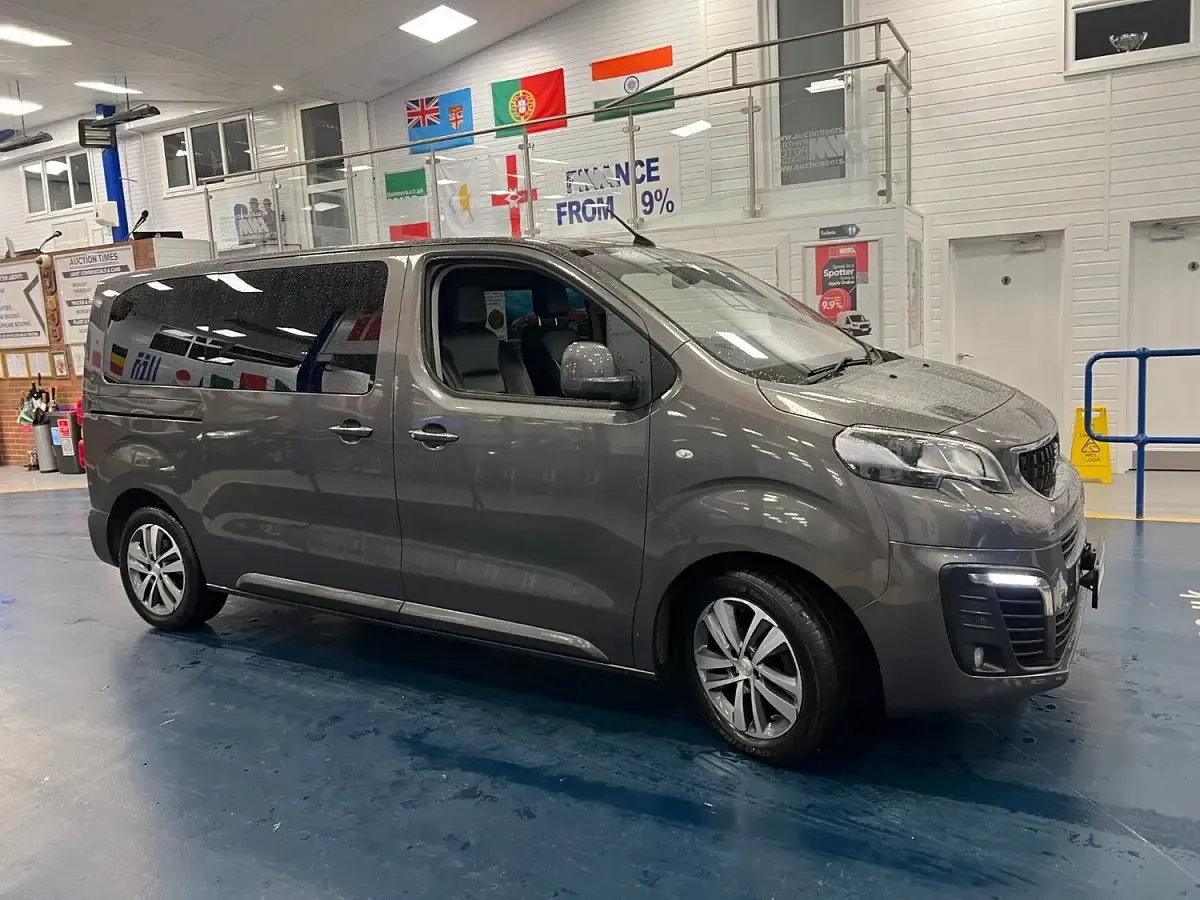 Used Peugeot Traveller Allure 150 HP (110 kW) 2018 Grey MPV