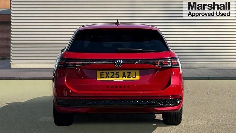 Used VW Passat R-line 272 HP (200 kW) 2025 Red Estate