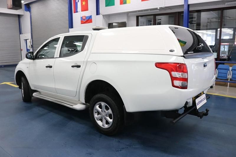 Used Mitsubishi L200 Top 150 HP (110 kW) 2018 White Pickup