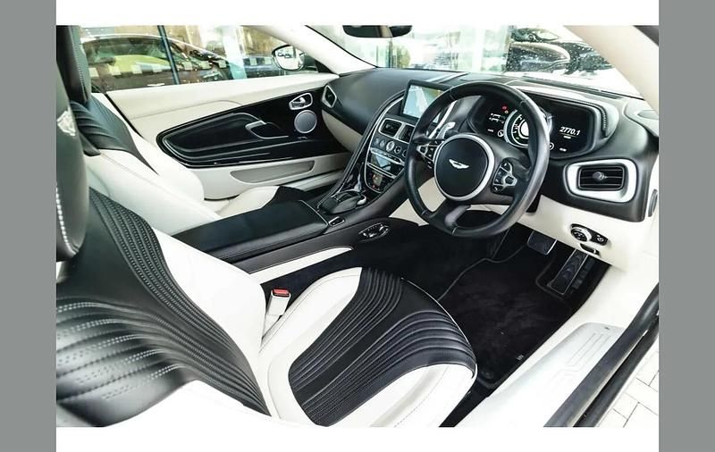 Usado Aston Martin DB11 502 CV (369 kW) 2018 Negro Coupe