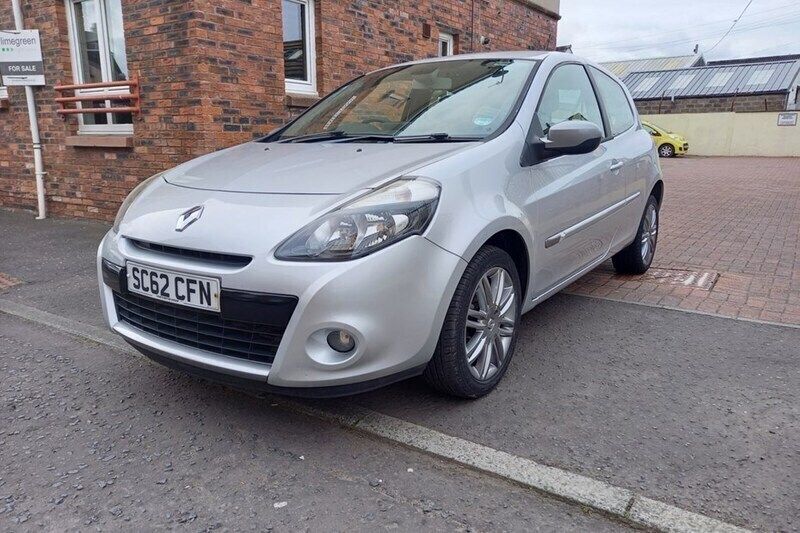 Silver Used 2012 Renault Clio IV Dynamique Hatchback | £2,999 (Super price) - Image 1/1