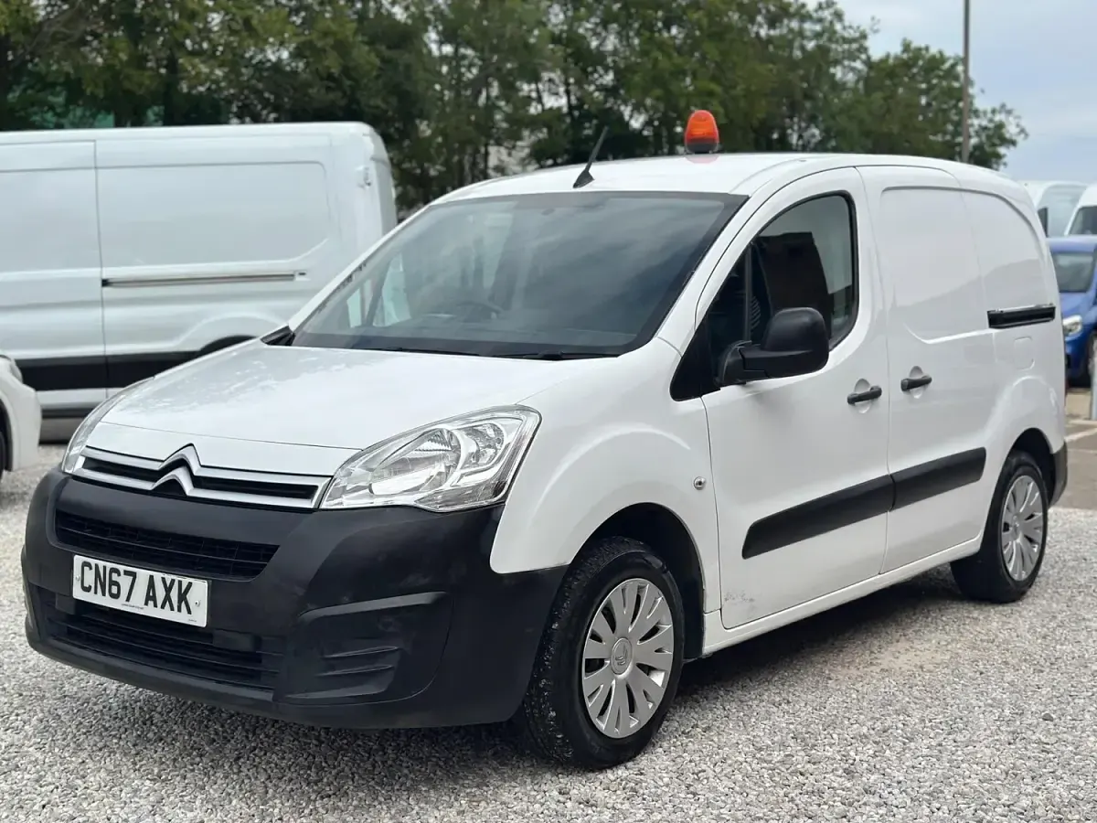 Used Citroën Berlingo 75 HP (55 kW) 2017 White MPV