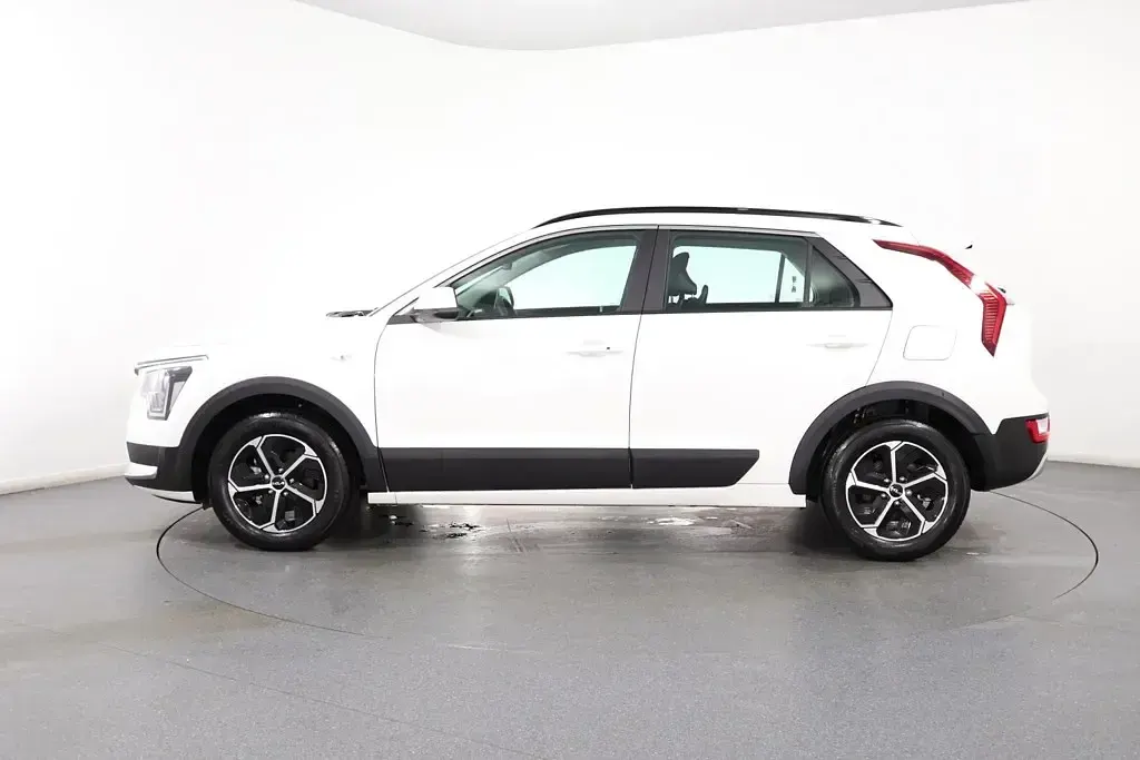 Used Kia Niro 2025 White SUV