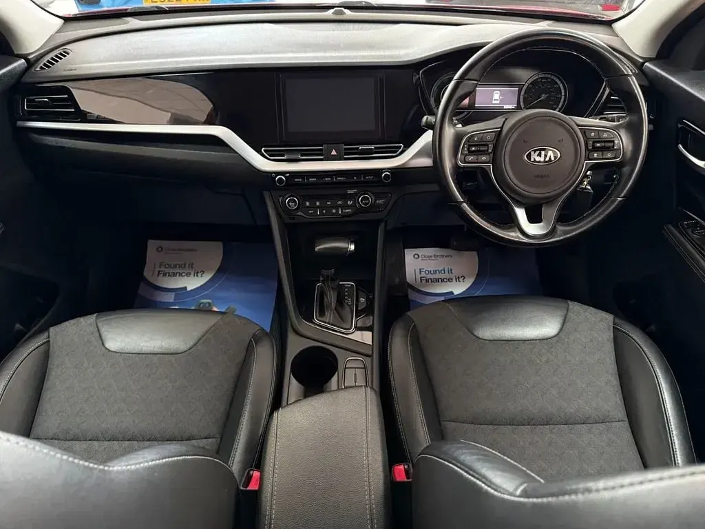 Gebraucht Kia Niro 139 PS (102 kW) 2020 Rot SUV