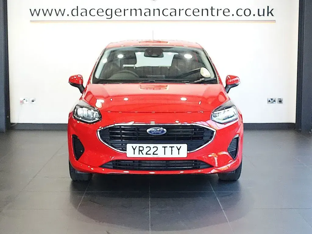 Begagnad Ford Fiesta Trend 75 HK (55 kW) 2022 Röd Halvkombi