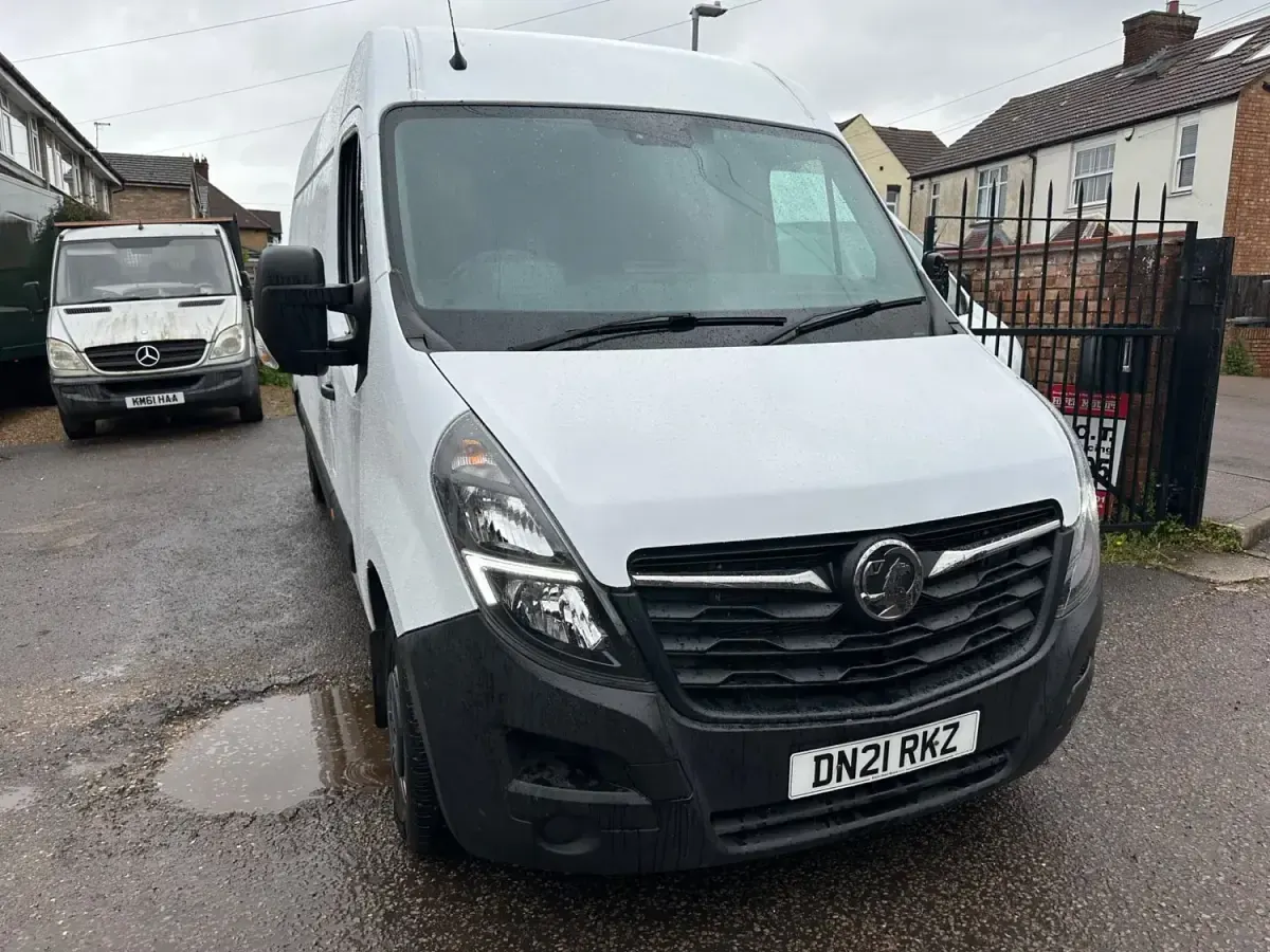 Second-hand Vauxhall Movano Edition 135 CP (99 kW) 2021 Alb Monovolum