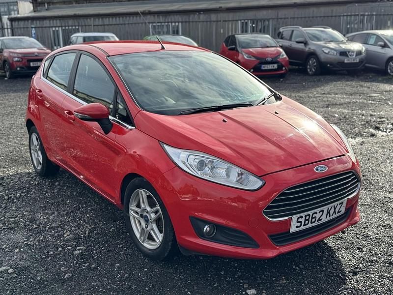 Used Ford Fiesta Zetec 82 HP (60 kW) 2012 Red Hatchback