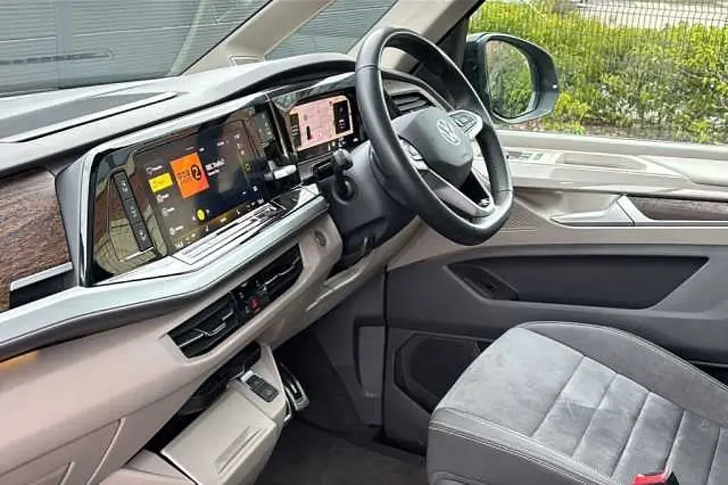 Used VW Multivan Style 150 HP (110 kW) 2025 Black MPV