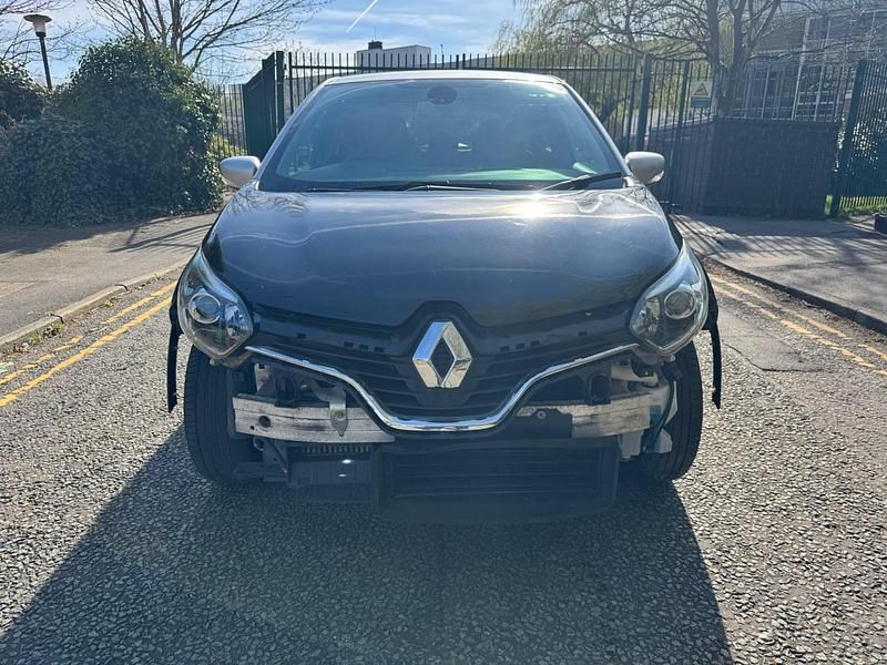 Second-hand Renault Captur Iconic 90 CP (66 kW) 2018 Negru SUV
