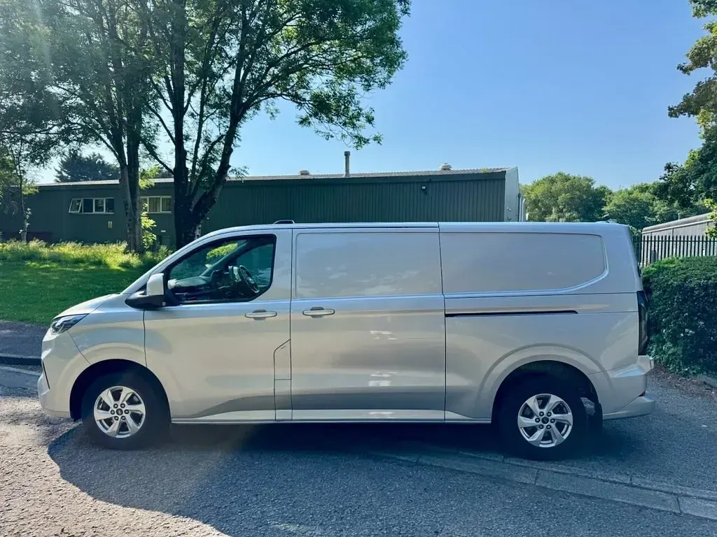 Used Ford Transit Custom Limited 136 HP (100 kW) 2025 Silver Van
