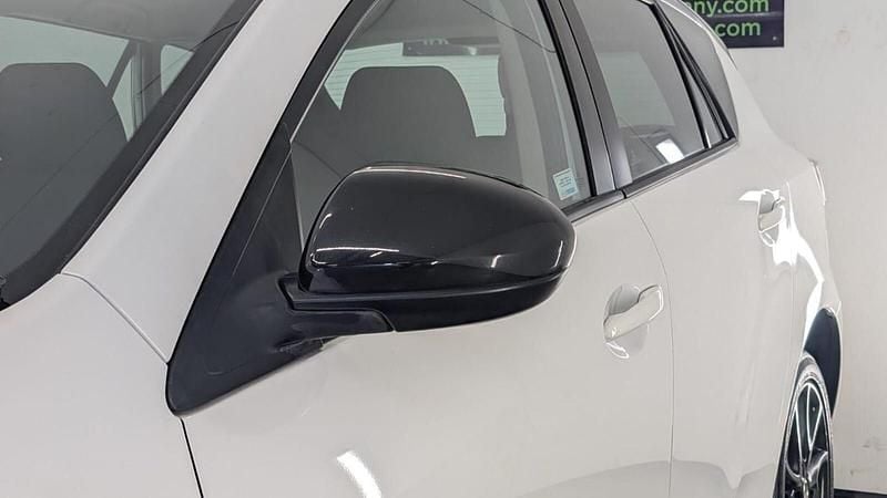 Begagnad Mazda 3 Edition 105 HK (77 kW) 2013 Vit Halvkombi
