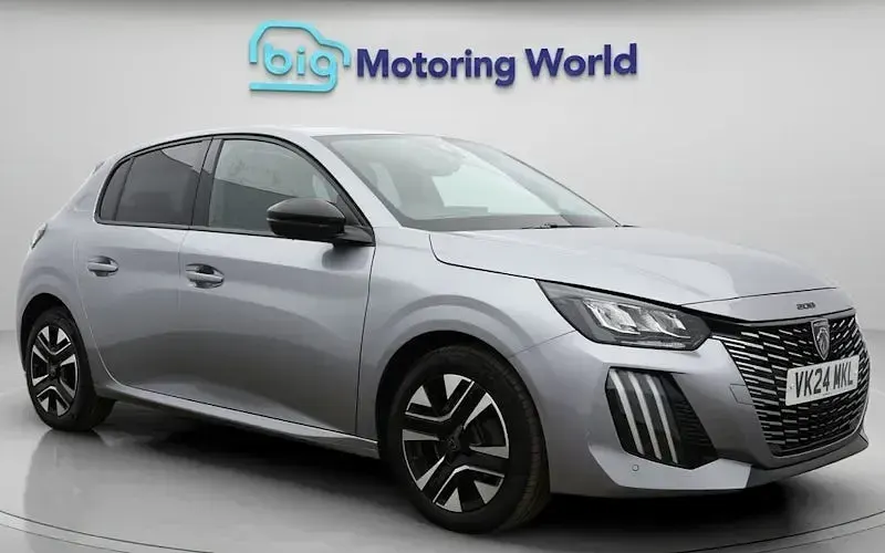 Used Peugeot 208 Allure 101 HP (74 kW) 2024 Hatchback