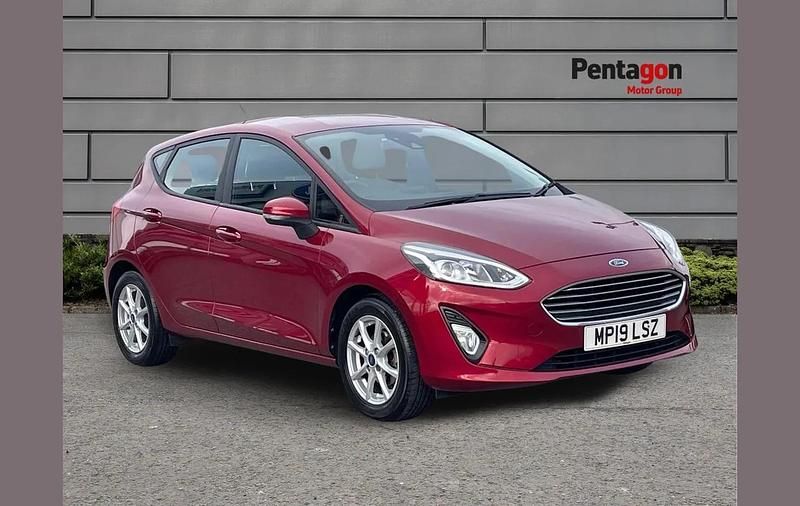 Used Ford Fiesta Zetec 99 HP (72 kW) 2019 Red Hatchback