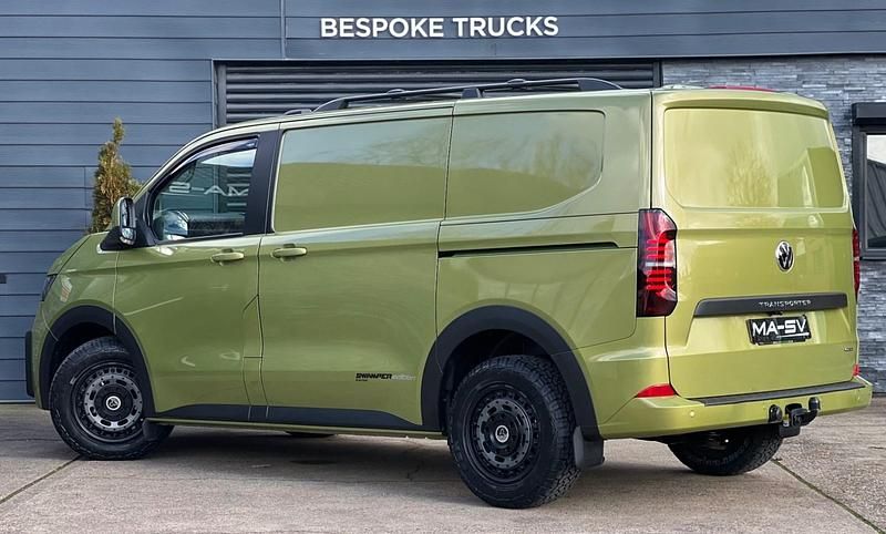 Ny VW Transporter Pro 2025 Grön Van