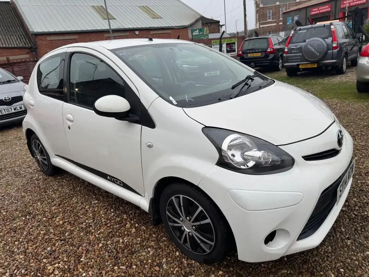 Used Toyota Aygo 2014 White Hatchback