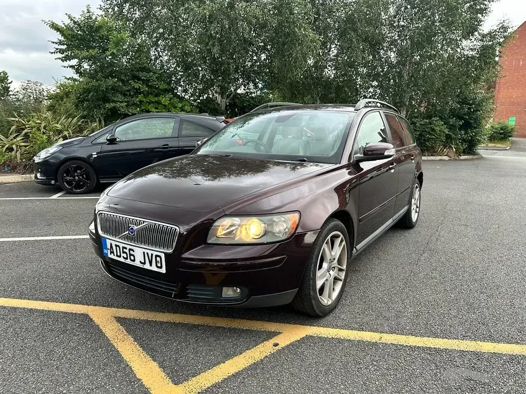 Used Volvo V50 SE 136 HP (100 kW) 2007 Purple Estate