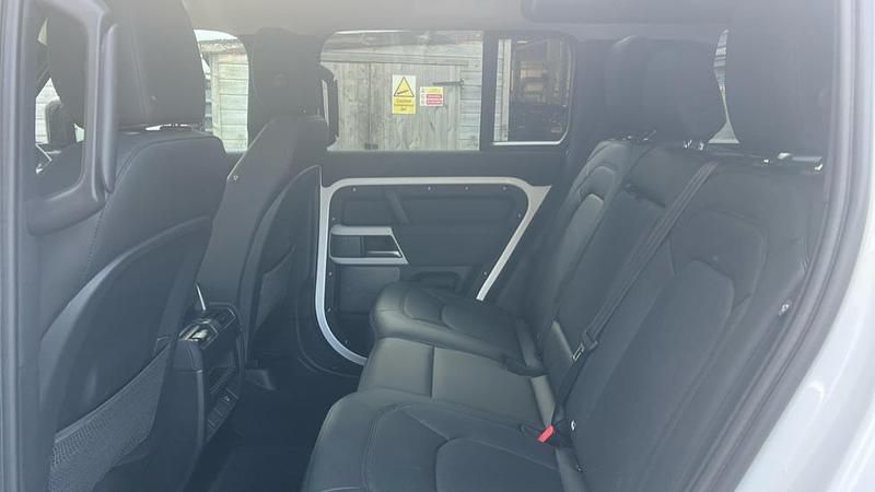 Used Land Rover Defender SE 249 HP (183 kW) 2022 Solid  fuji white SUV