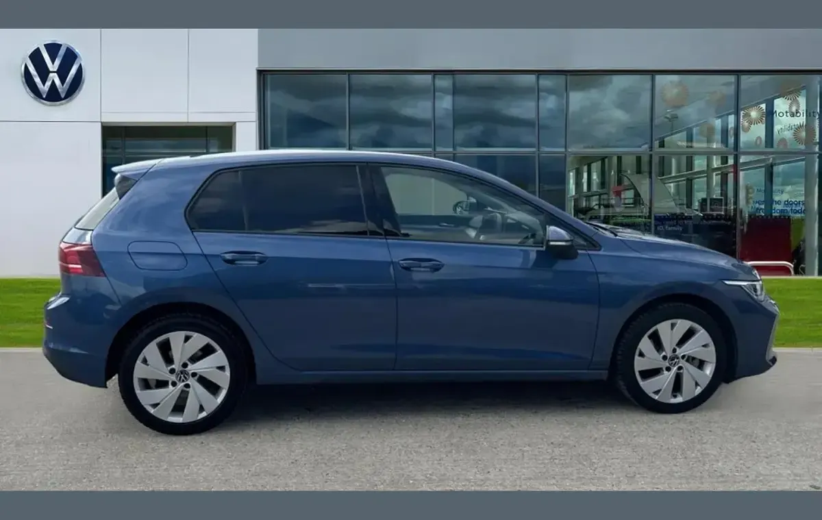 Używany VW Golf VIII Match 200 KM (147 kW) 2025 Niebieski Hatchback