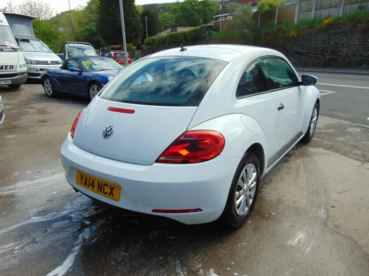 Used VW Beetle 105 HP (77 kW) 2014 White Hatchback