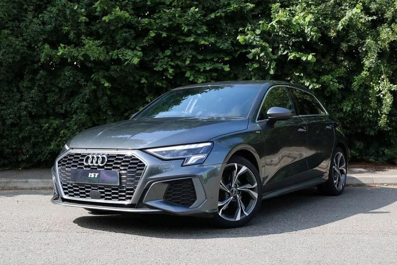 Używany Audi A3 S-Line 2023 Szary Sedan/Limuzyna