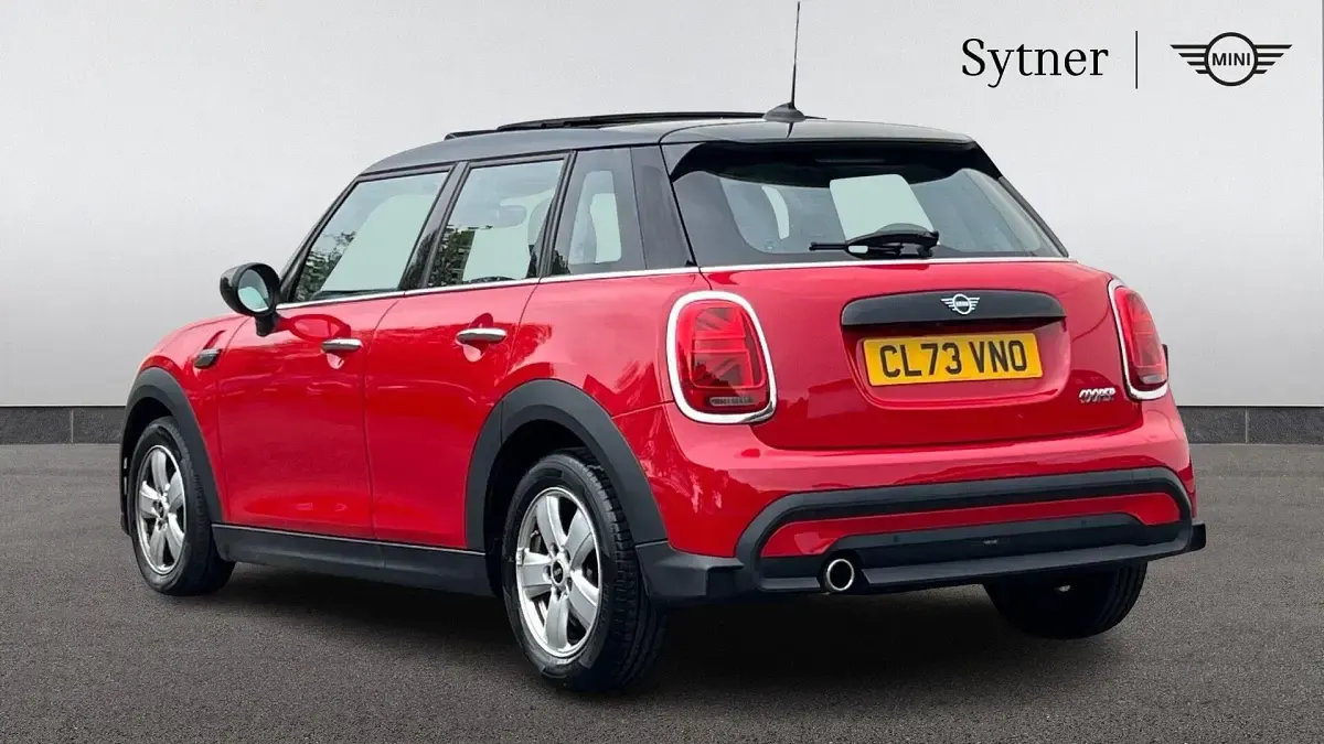 Usado Mini Cooper Classic 134 CV (98 kW) 2023 Rojo Utilitario