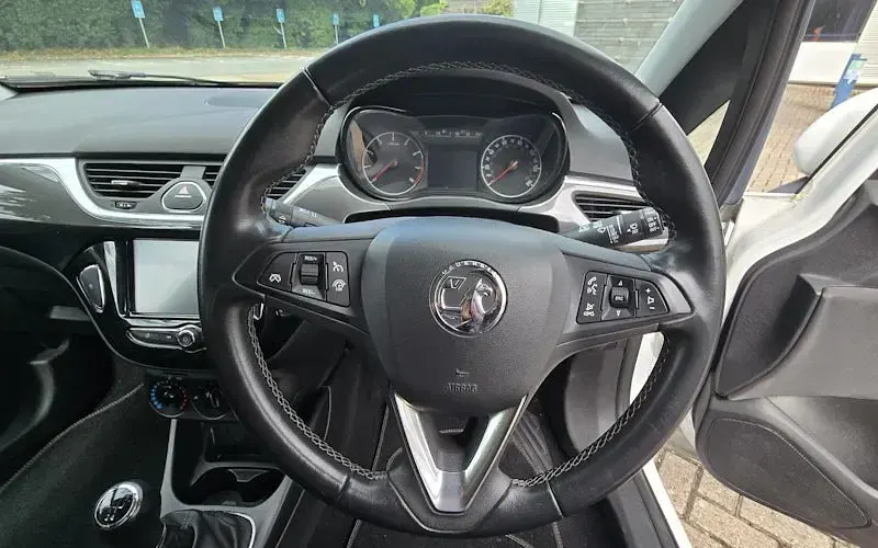 Used Vauxhall Corsa Design Edition 75 HP (55 kW) 2017 Hatchback