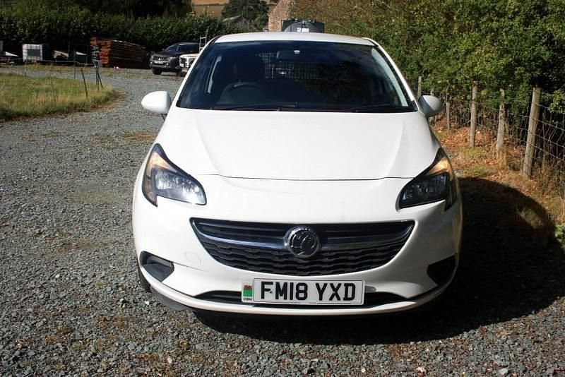 Used Vauxhall Corsa 95 HP (69 kW) 2018 White Van