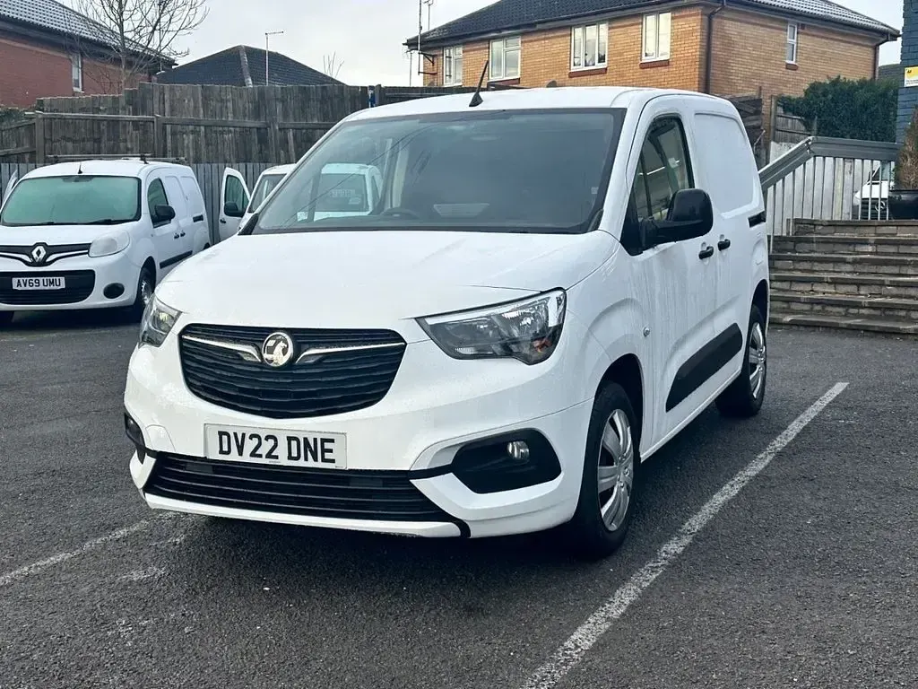 Used Vauxhall Combo Sportive 100 HP (73 kW) 2022 White MPV