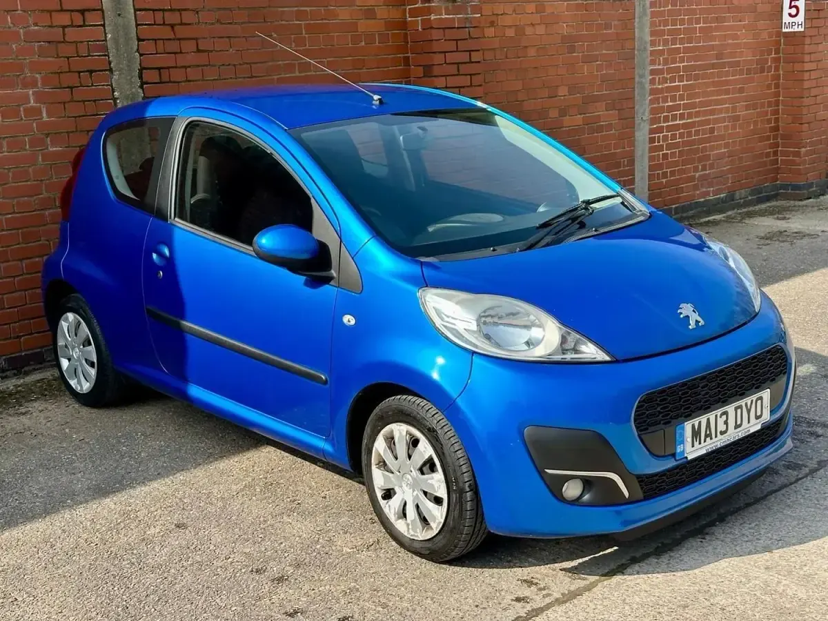 Second-hand Peugeot 107 Active 68 CP (50 kW) 2013 Albastru Hatchback