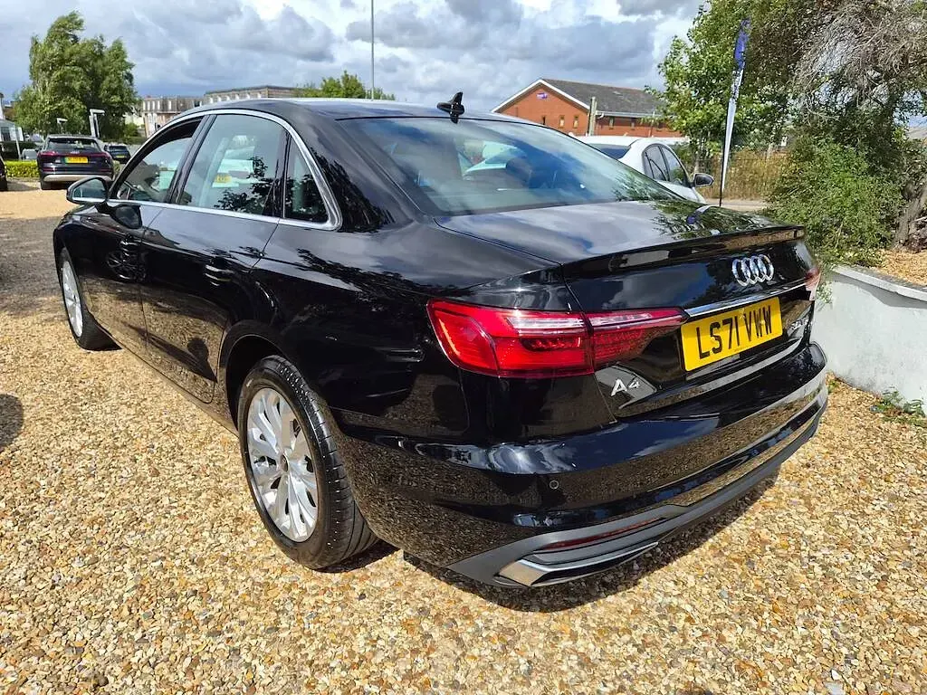 Used Audi A4 Comfort 134 HP (98 kW) 2021 Black Sedan