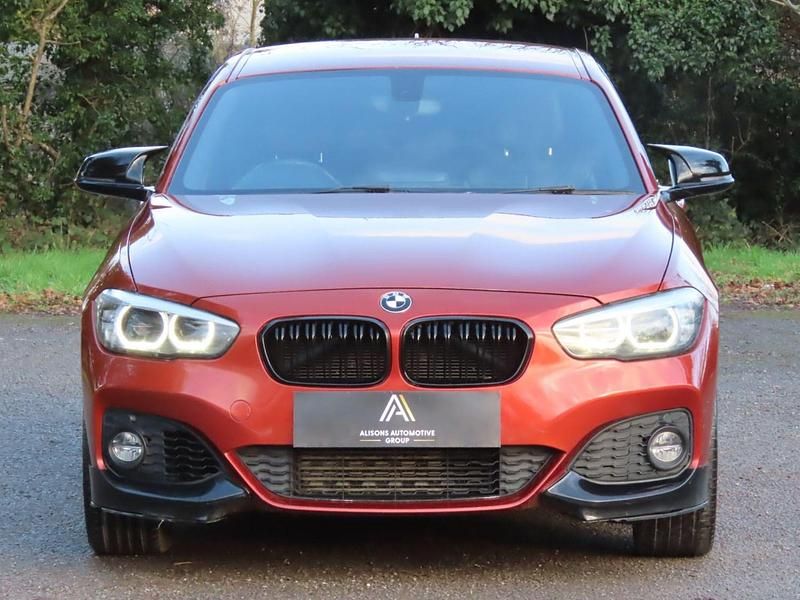 Begagnad BMW 116 Efficient Dynamics 2019 Orange Halvkombi