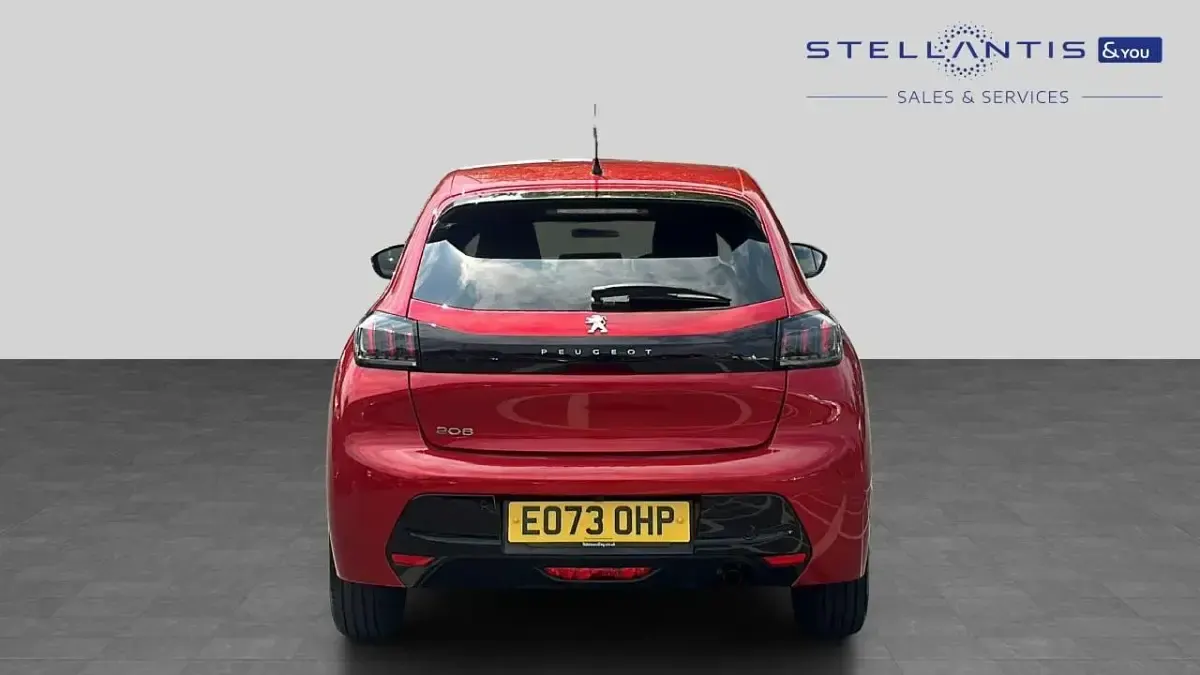 Used Peugeot 208 Allure+ 99 HP (72 kW) 2023 Red Hatchback