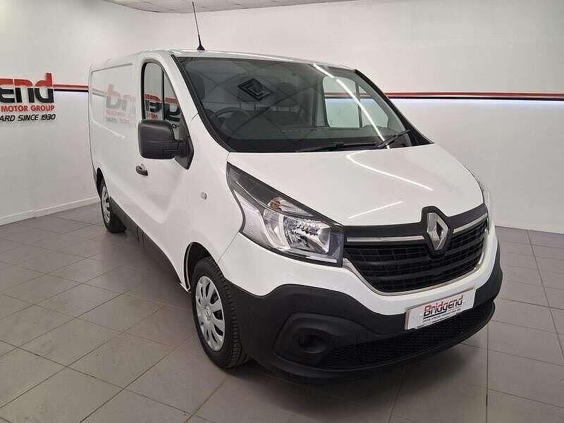 White Used 2021 Renault Trafic Business Van | £12,799 (Good price) - Image 1/4