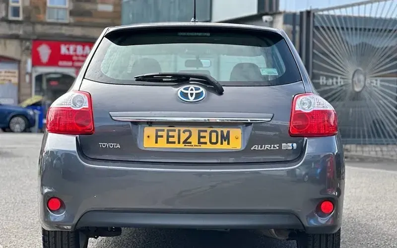 Used Toyota Auris Hybrid T4 136 HP (100 kW) 2012 Grey Hatchback