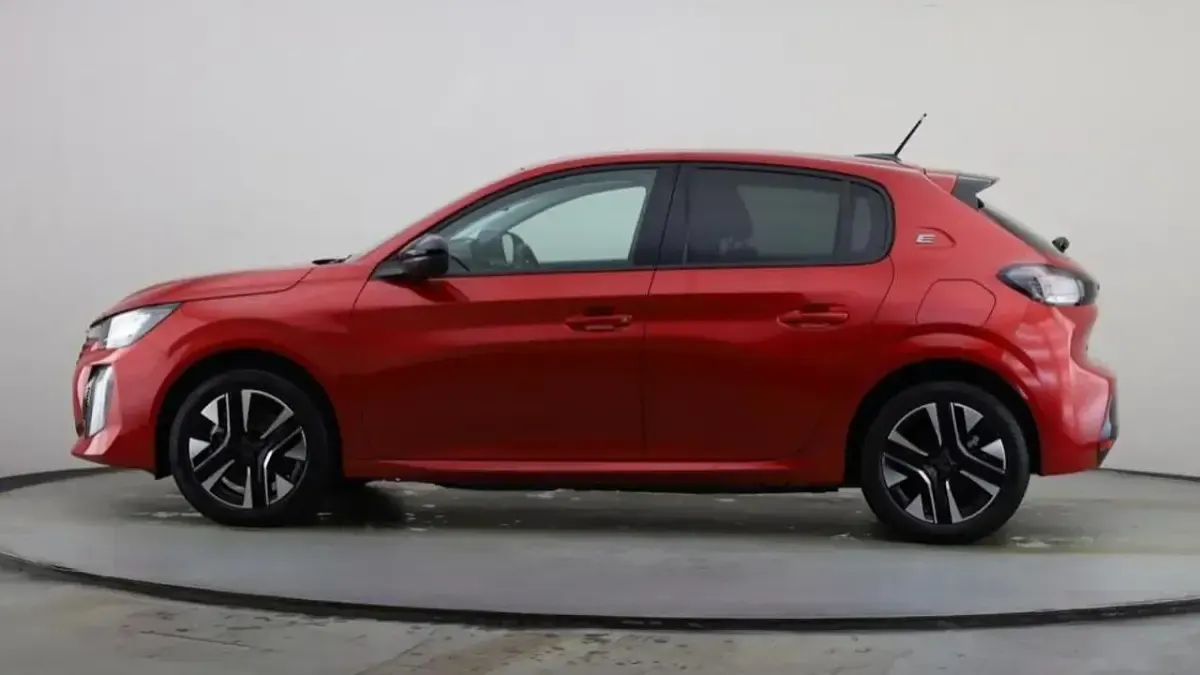 Used Peugeot e-208 Style 98 kW (134 HP) 2024 Red Hatchback