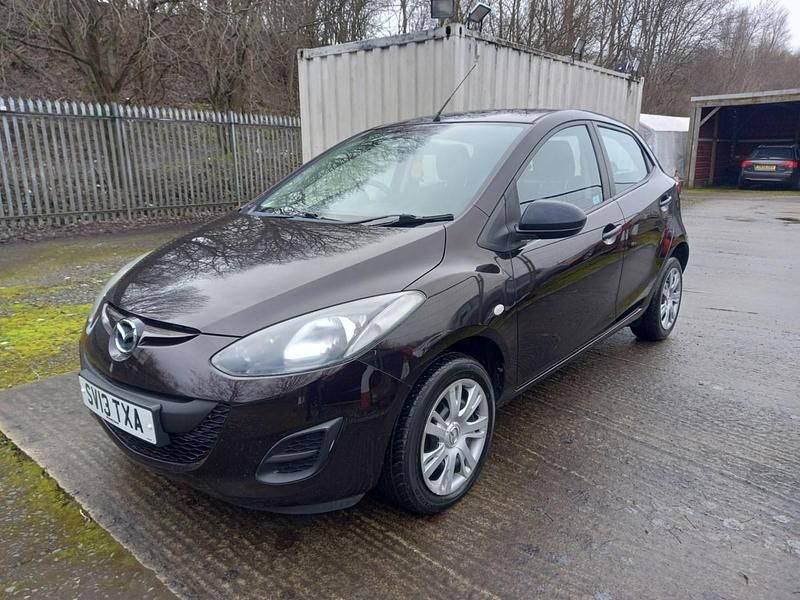 Used Mazda 2 2013 Maroon Hatchback