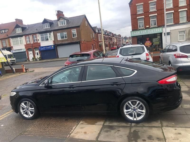 Begagnad Ford Mondeo Zetec 2016 Svart Halvkombi