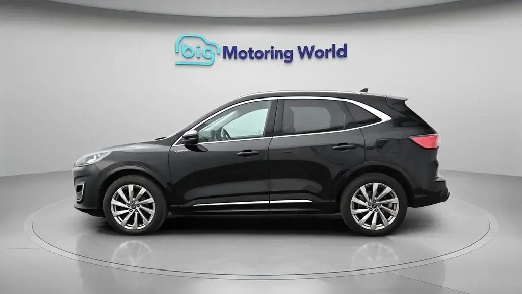 Używany Ford Kuga Vignale 150 KM (110 kW) 2021 Czarny SUV